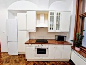 Marina Old Town Apartment with 1 free parking offsite