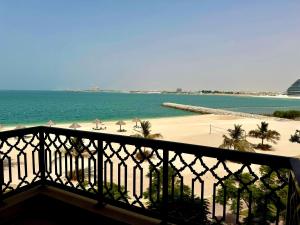 Live so close to beach - Al Marjan Island
