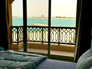 Live so close to beach - Al Marjan Island