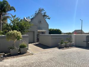 Lemon Tree Cottage a Charming 3 Bedroom Self-catering house