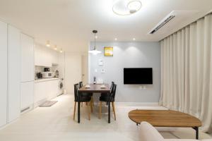 Stay Andante, 3BR, 3min walk from Seoul Station, AC inRooms #공항철도 #공항버스