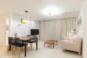 Stay Andante, 3BR, 3min walk from Seoul Station, AC inRooms #공항철도 #공항버스