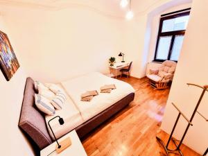 Tobias Old Town Apartment with 1 free offsite parking