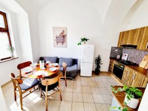 Tobias Old Town Apartment with 1 free offsite parking