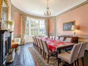 8 Bed in Holmfirth 72814