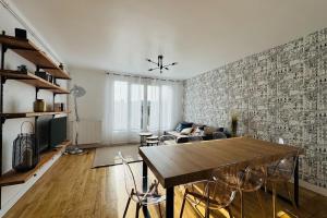 5-room apartment in the heart of the city center