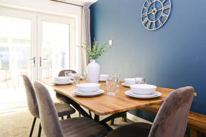 3BR Home - Private Parking - Monthly Discounts