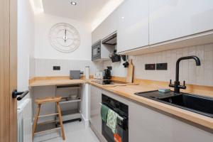 Focus Stay Shared Kitchen Work Desk Parking