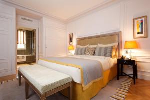 Junior Suite room in Majestic Hotel Spa - Champs Elysées