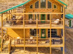 Smoky Mountain Dreamin, Mountain View, Hot Tub 560 FREE tickets each paid day!