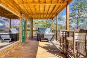 Smoky Mountain Dreamin, Mountain View, Hot Tub 560 FREE tickets each paid day!