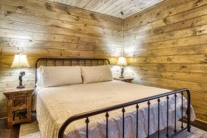 Smoky Mountain Dreamin, Mountain View, Hot Tub 560 FREE tickets each paid day!