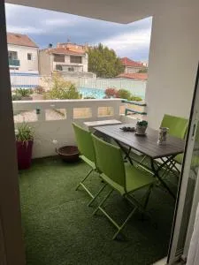 The squadra with swimming pool - 弗龙蒂尼昂