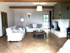 Maisons de vacances Maison Roquebeauresse - Piscine privee : photos des chambres