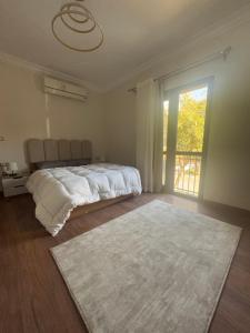 Apartment for rent westown- Beverly Hills View landscape