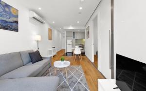 Breathtaking Views - Elegant City Stay - Central Location