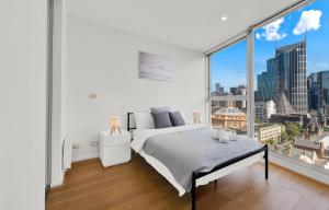 Breathtaking Views - Elegant City Stay - Central Location