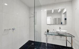 Breathtaking Views - Elegant City Stay - Central Location