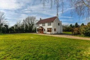 3BR Home in Scenic Countryside with Spacious Outdoor Area - Elston