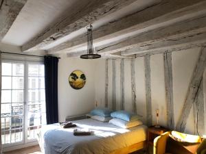 LEBIS, a deux pas de la cathédrale