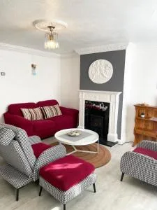Romford Town House - 4-5 Bedroom - Goodmayes