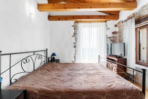 Holiday House with Private Pool Villa Ladybug