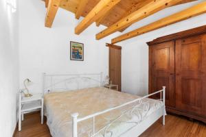 Holiday House with Private Pool Villa Ladybug