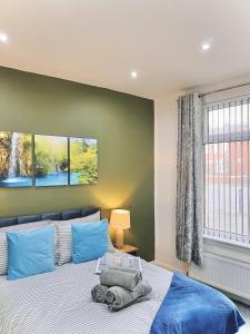 Ideal 3 bed pay-as-you-stay home in Wigan sleeps 6