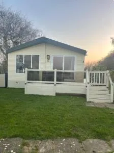 4 Pine view - West Langdon