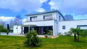 Maison Mélusine ossature bois forêt de Brocéliande - 圣欧内小教堂