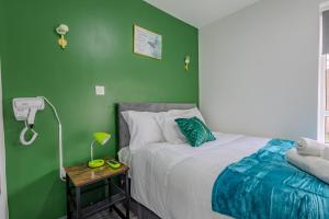 Stylish Premium Ensuite Rooms-Apartment-Whole house Nottingham - Near Train Station and City Centre - Fast WiFi - Free Parking