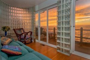 Oceanfront luxury wdramatic views - 30 day rental minimum