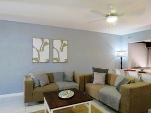 Terrace-On-Sea- 2 Min from the beach, 2 bedroom town house, Sleeps 4