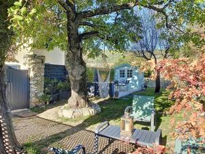Maison sommet village avec jardin jacuzzi vue