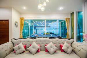 M4 Billion Pool Villa Cha-am