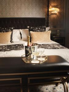 Four Post Bed Suite  room in The Queensberry Hotel