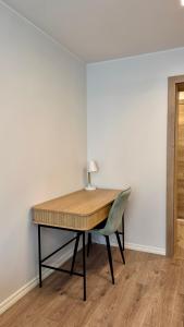 Cozy 2-Bedroom Seaside Apartment