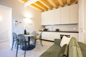 PALAZZO CIVIDALE Central Luxury Apartment B