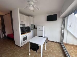 Studio Cabine Climatisé 4 Pers - Port Camargue avec Parking - FR-1-731-130