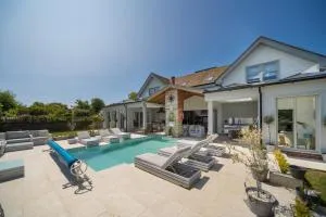 Luxury Five Star, Hampton House With Heated Pool - Bembridge