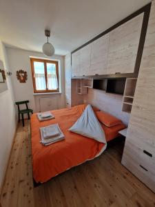 Ampio appartamento su 2 livelli con garage coperto