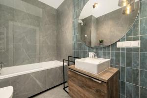 Stylowe Studio we Wrocławiu dla 4 Osób by Noclegi Renters