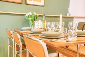 Mitten im Kreuzberger Kiezleben - geräumig & charmant - 3 SZ auf 140qm