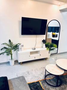 Elegant studio in lavington with private gym and a balcony