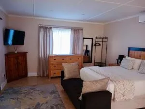 The Starling Room - Bunkers Hill