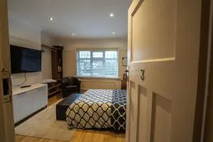 Contractors , NHS Staff , Next to Hospital - 1 Bedroom in 4 Bedroom House SR3 - Scartho