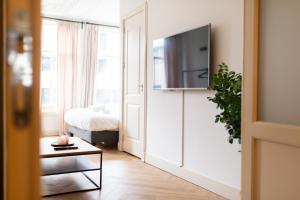 Historic Canal House Apartment