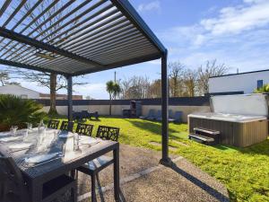 Maisons de vacances Maison avec jardin et jacuzzi pour 8 personnes : photos des chambres