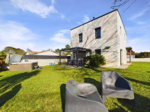 Maisons de vacances Maison avec jardin et jacuzzi pour 8 personnes : photos des chambres
