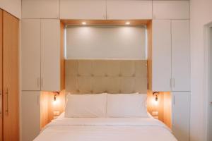 A Warm Cozy City Studio